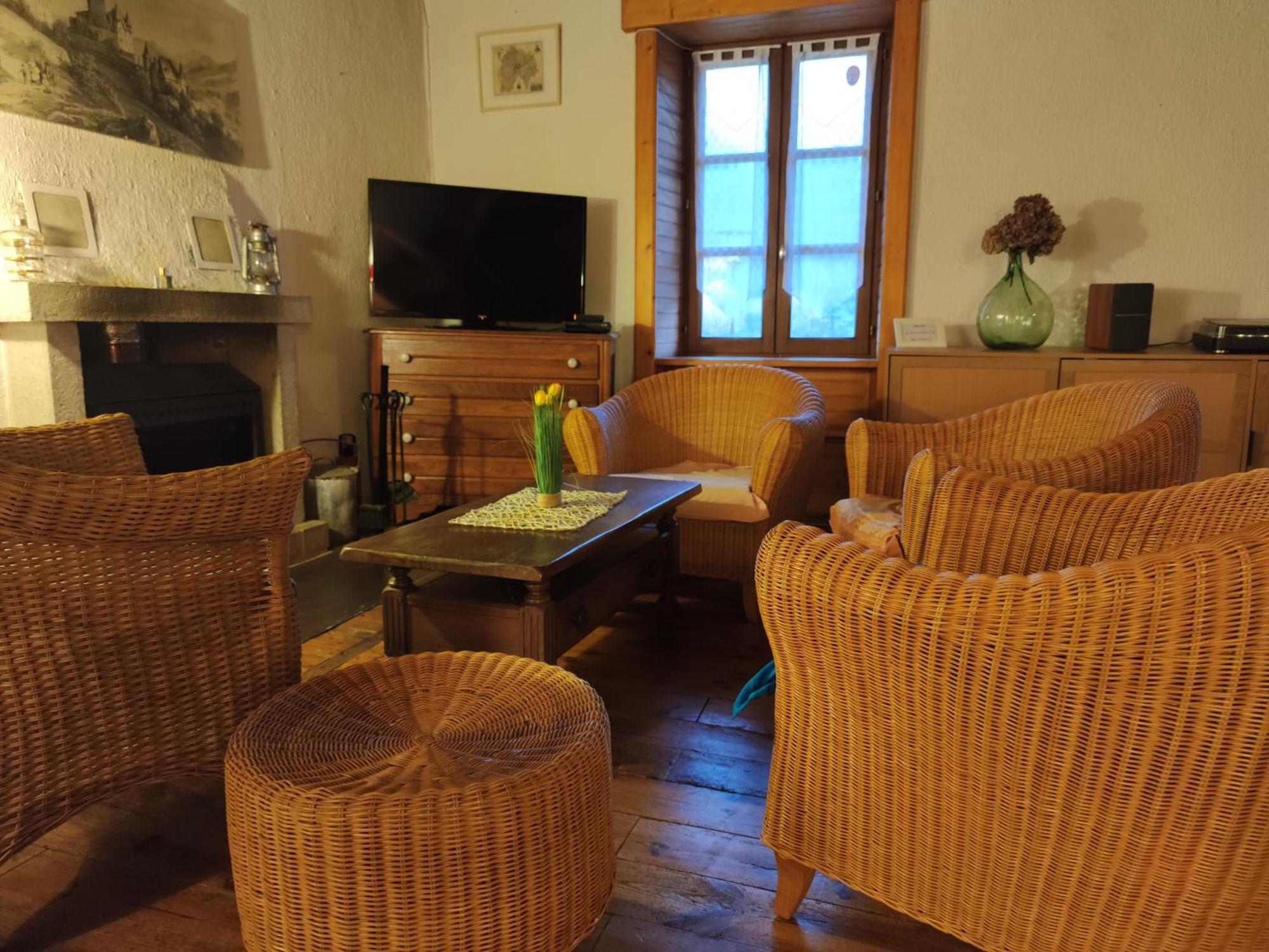 Maison Familiale Et Authentique Saint-Jacques-des-Blats Ngoại thất bức ảnh