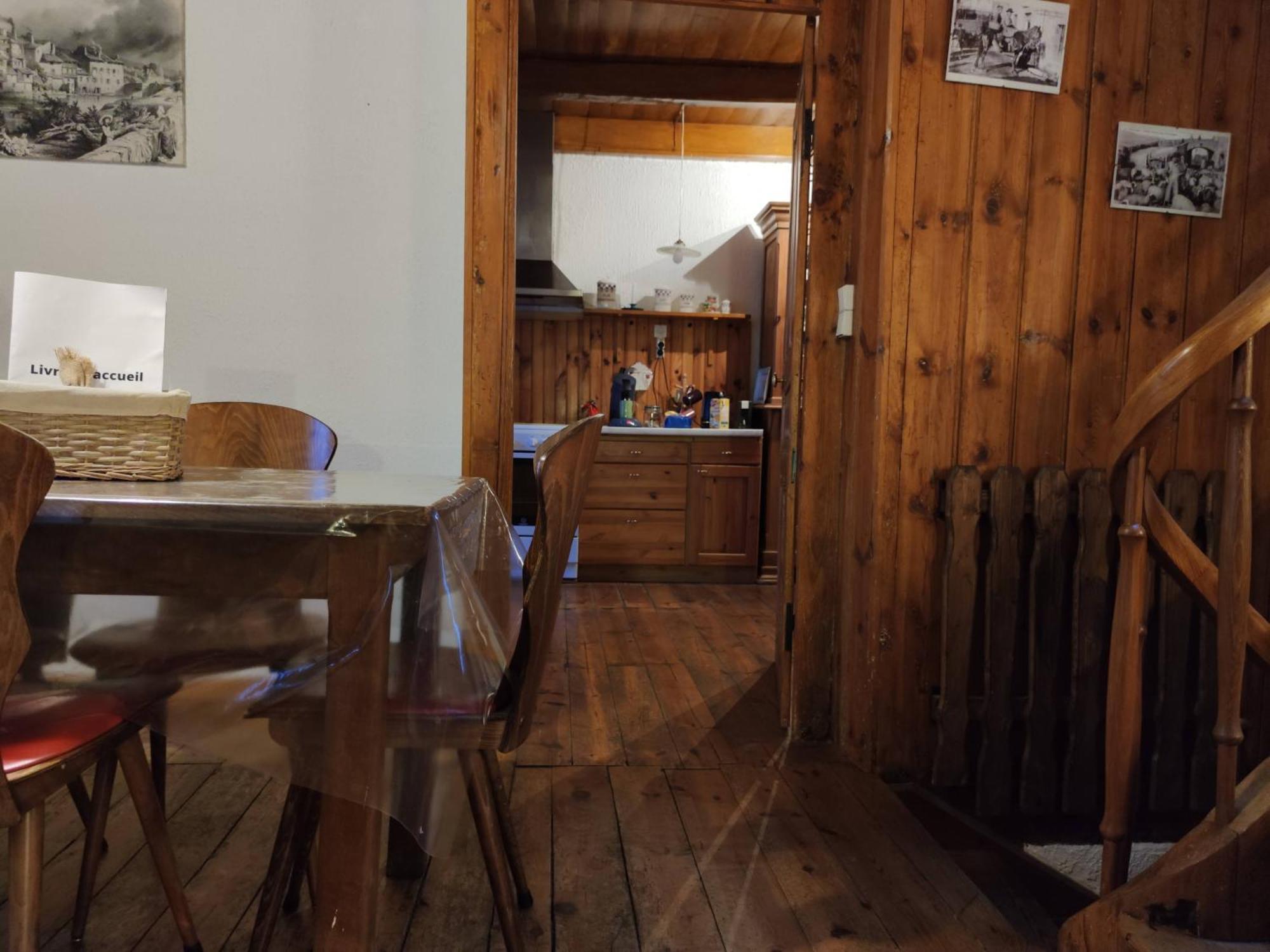 Maison Familiale Et Authentique Saint-Jacques-des-Blats Ngoại thất bức ảnh